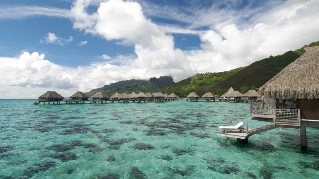 overwater bungalows in Mo'orea